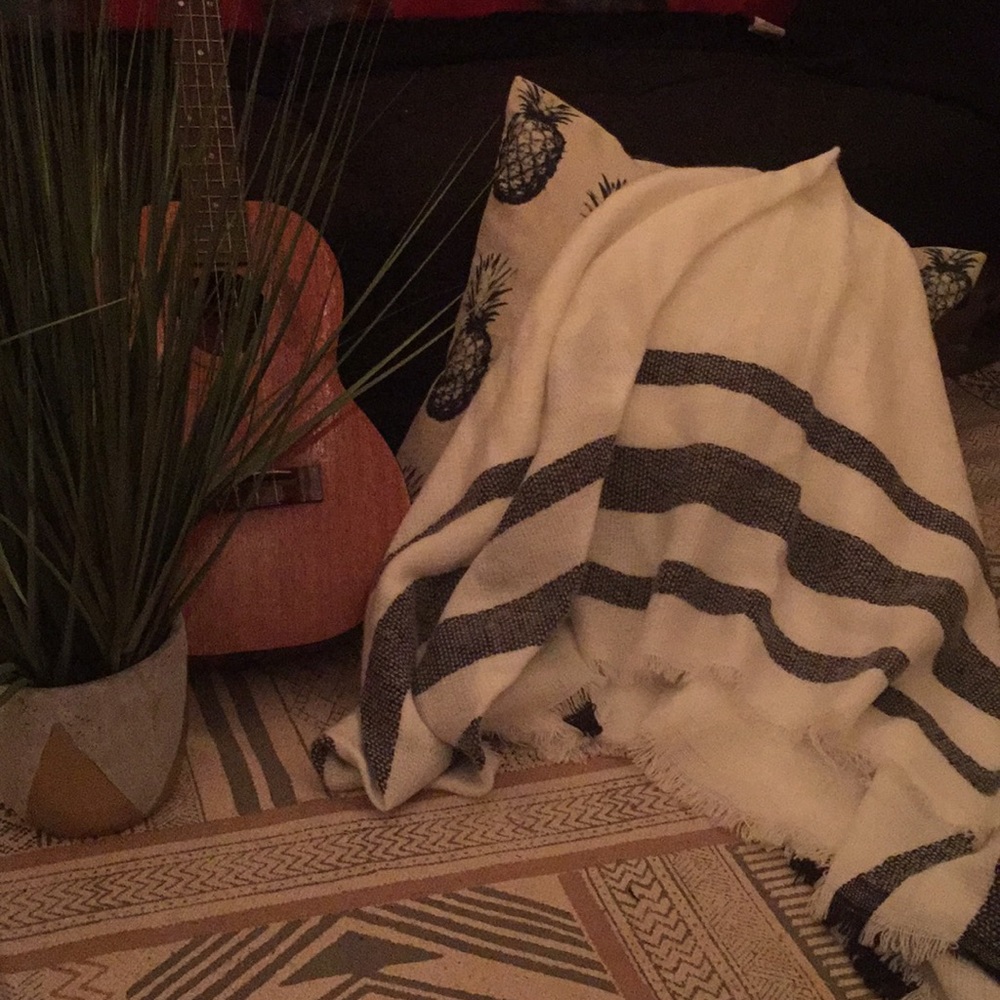 Wire and grey striped blanket scarf